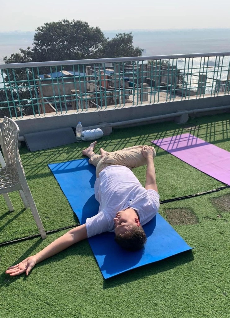 yoga onlineyoga yogaclass asana pranayam meditation varanasi banaras kashi ganga ghat sunriseyoga view hathayoga yogateacher ayushyoga yogasession groupyoga privateyoga yogamat yogapose yogainvaranasi yogawithayush yogaontheghat 