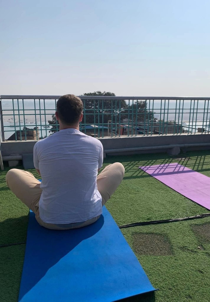 yoga onlineyoga yogaclass asana pranayam meditation varanasi banaras kashi ganga ghat sunriseyoga view hathayoga yogateacher ayushyoga yogasession groupyoga privateyoga yogamat yogapose yogainvaranasi yogawithayush yogaontheghat 