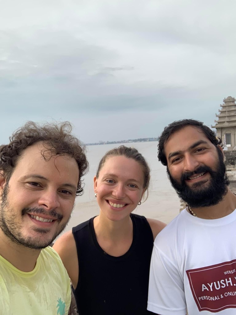 yoga onlineyoga yogaclass asana pranayam meditation varanasi banaras kashi ganga ghat sunriseyoga view hathayoga yogateacher ayushyoga yogasession groupyoga privateyoga yogamat yogapose yogainvaranasi yogawithayush yogaontheghat 