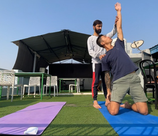 yoga onlineyoga yogaclass asana pranayam meditation varanasi banaras kashi ganga ghat sunriseyoga view hathayoga yogateacher ayushyoga yogasession groupyoga privateyoga yogamat yogapose yogainvaranasi yogawithayush yogaontheghat 