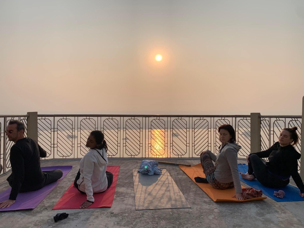 yoga onlineyoga yogaclass asana pranayam meditation varanasi banaras kashi ganga ghat sunriseyoga view hathayoga yogateacher ayushyoga yogasession groupyoga privateyoga yogamat yogapose yogainvaranasi yogawithayush yogaontheghat 
