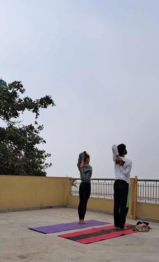 yoga onlineyoga yogaclass asana pranayam meditation varanasi banaras kashi ganga ghat sunriseyoga view hathayoga yogateacher ayushyoga yogasession groupyoga privateyoga yogamat yogapose yogainvaranasi yogawithayush yogaontheghat 