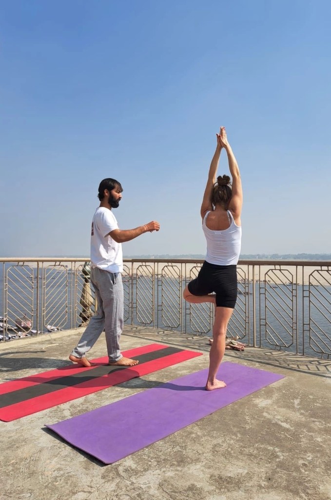 yoga onlineyoga yogaclass asana pranayam meditation varanasi banaras kashi ganga ghat sunriseyoga view hathayoga yogateacher ayushyoga yogasession groupyoga privateyoga yogamat yogapose yogainvaranasi yogawithayush yogaontheghat 