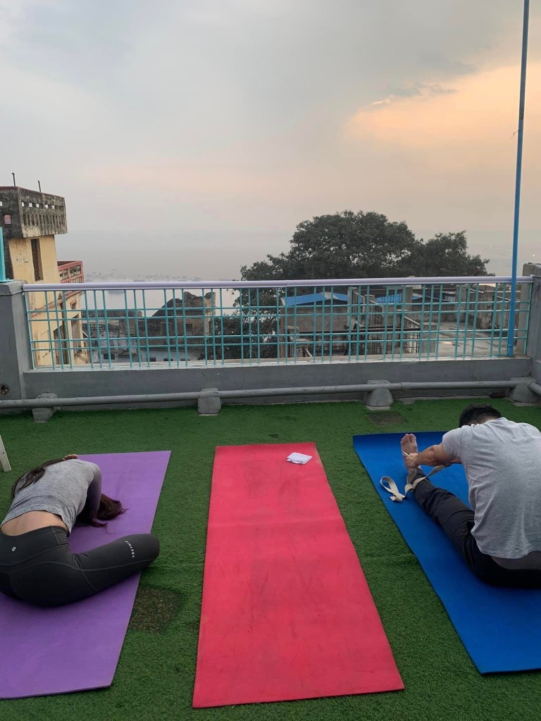 yoga onlineyoga yogaclass asana pranayam meditation varanasi banaras kashi ganga ghat sunriseyoga view hathayoga yogateacher ayushyoga yogasession groupyoga privateyoga yogamat yogapose yogainvaranasi yogawithayush yogaontheghat 