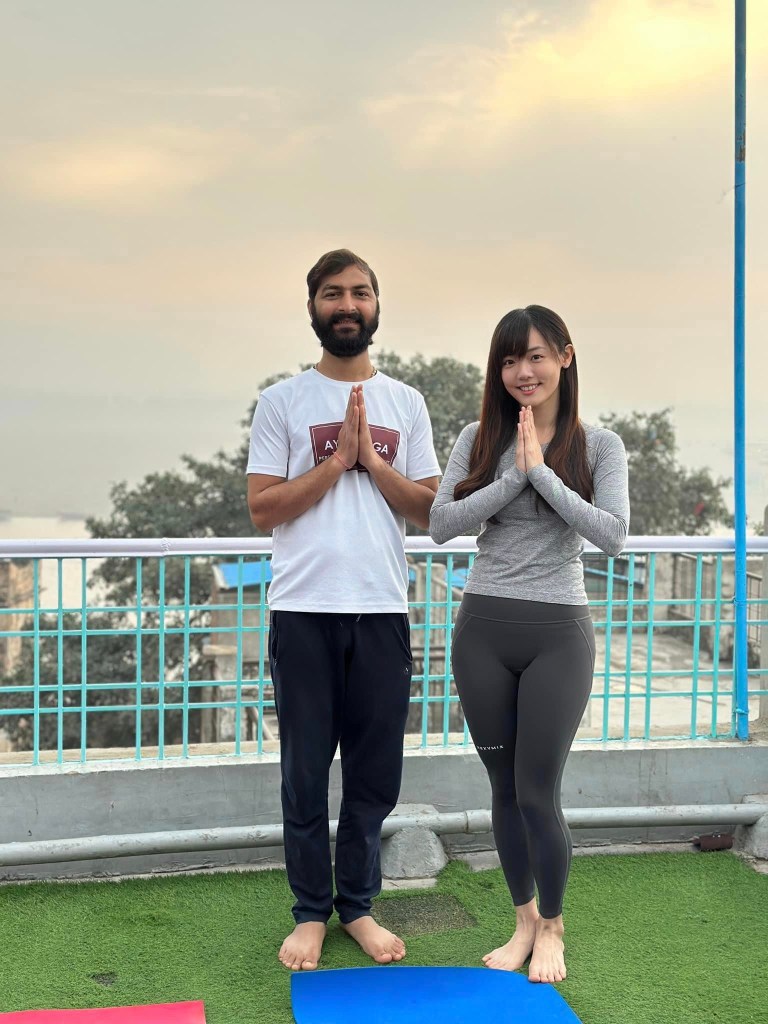 yoga onlineyoga yogaclass asana pranayam meditation varanasi banaras kashi ganga ghat sunriseyoga view hathayoga yogateacher ayushyoga yogasession groupyoga privateyoga yogamat yogapose yogainvaranasi yogawithayush yogaontheghat 