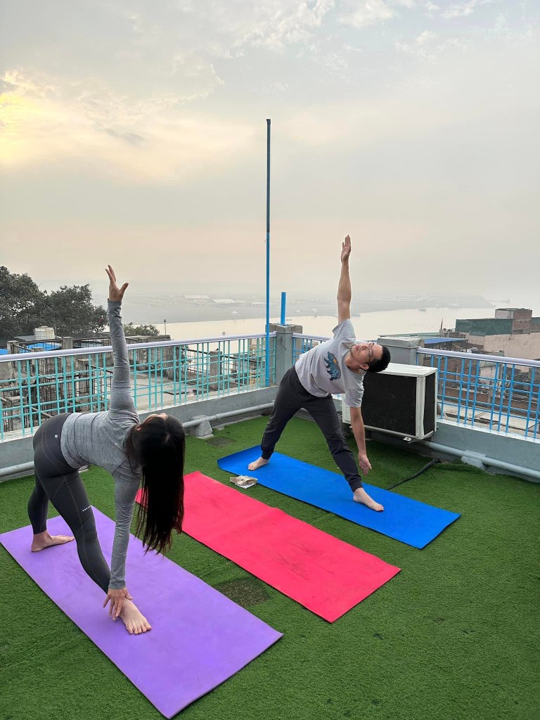 yoga onlineyoga yogaclass asana pranayam meditation varanasi banaras kashi ganga ghat sunriseyoga view hathayoga yogateacher ayushyoga yogasession groupyoga privateyoga yogamat yogapose yogainvaranasi yogawithayush yogaontheghat 