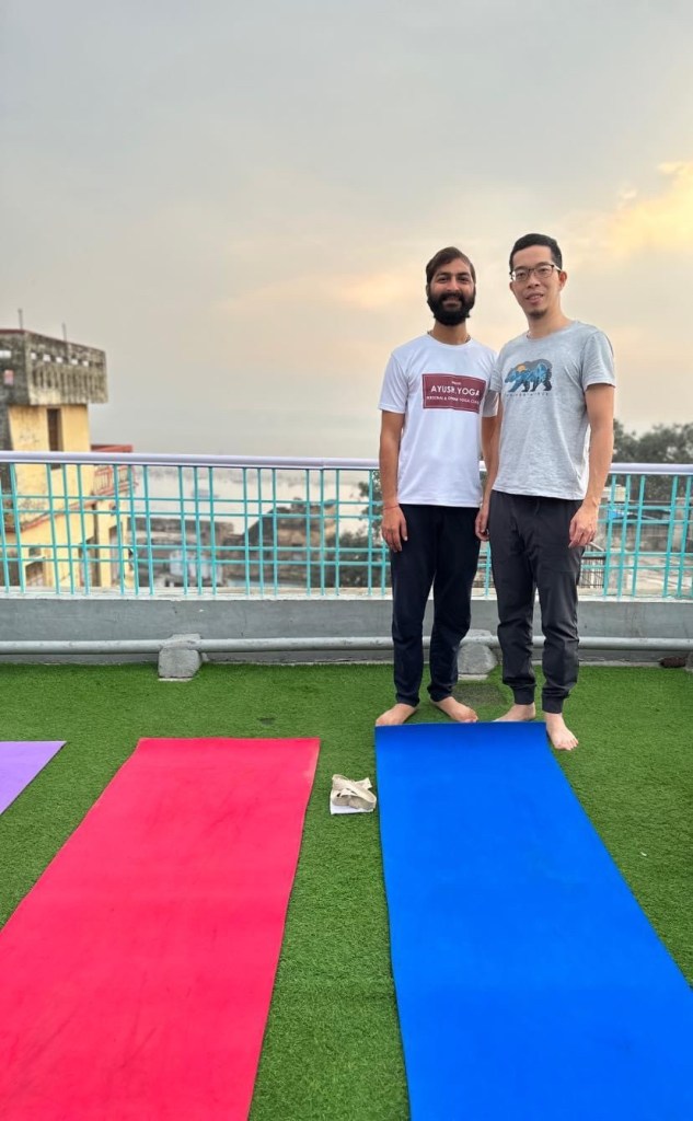 yoga onlineyoga yogaclass asana pranayam meditation varanasi banaras kashi ganga ghat sunriseyoga view hathayoga yogateacher ayushyoga yogasession groupyoga privateyoga yogamat yogapose yogainvaranasi yogawithayush yogaontheghat 