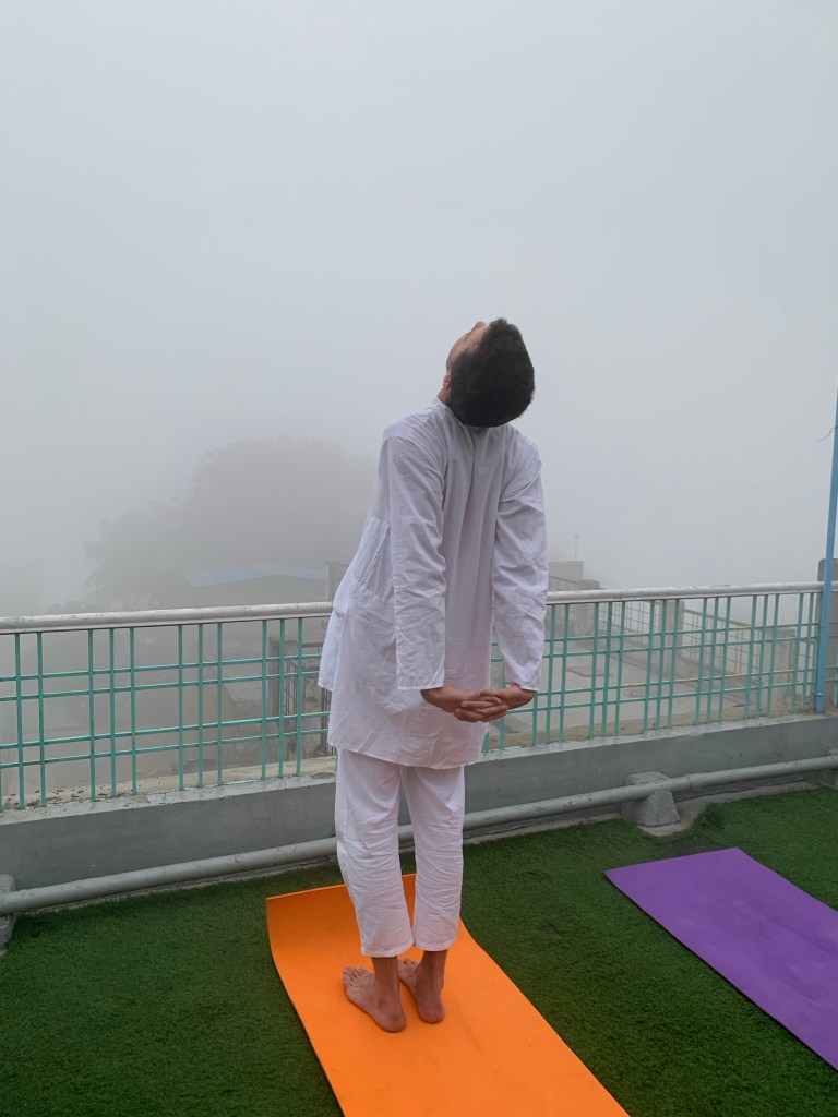 yoga onlineyoga yogaclass asana pranayam meditation varanasi banaras kashi ganga ghat sunriseyoga view hathayoga yogateacher ayushyoga yogasession groupyoga privateyoga yogamat yogapose yogainvaranasi yogawithayush yogaontheghat