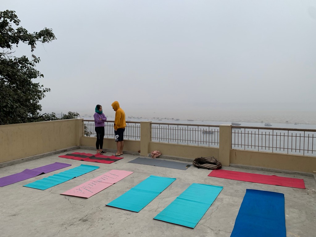 yoga onlineyoga yogaclass asana pranayam meditation varanasi banaras kashi ganga ghat sunriseyoga view hathayoga yogateacher ayushyoga yogasession groupyoga privateyoga yogamat yogapose yogainvaranasi yogawithayush yogaontheghat 