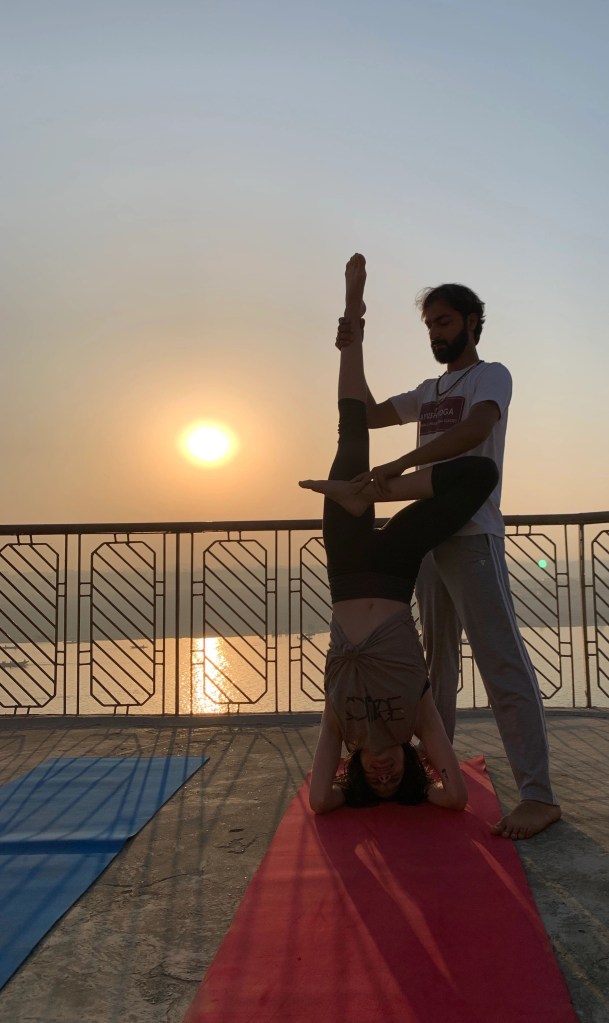 yoga onlineyoga yogaclass asana pranayam meditation varanasi banaras kashi ganga ghat sunriseyoga view hathayoga yogateacher ayushyoga yogasession groupyoga privateyoga yogamat yogapose yogainvaranasi yogawithayush yogaontheghat 