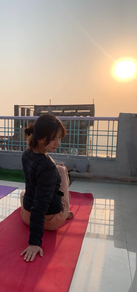 yoga onlineyoga yogaclass asana pranayam meditation varanasi banaras kashi ganga ghat sunriseyoga view hathayoga yogateacher ayushyoga yogasession groupyoga privateyoga yogamat yogapose yogainvaranasi yogawithayush yogaontheghat 