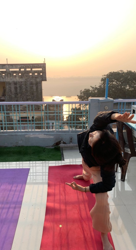 yoga onlineyoga yogaclass asana pranayam meditation varanasi banaras kashi ganga ghat sunriseyoga view hathayoga yogateacher ayushyoga yogasession groupyoga privateyoga yogamat yogapose yogainvaranasi yogawithayush yogaontheghat 