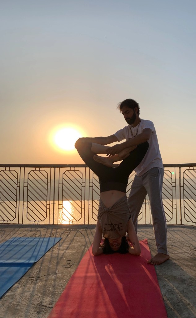 yoga onlineyoga yogaclass asana pranayam meditation varanasi banaras kashi ganga ghat sunriseyoga view hathayoga yogateacher ayushyoga yogasession groupyoga privateyoga yogamat yogapose yogainvaranasi yogawithayush yogaontheghat 