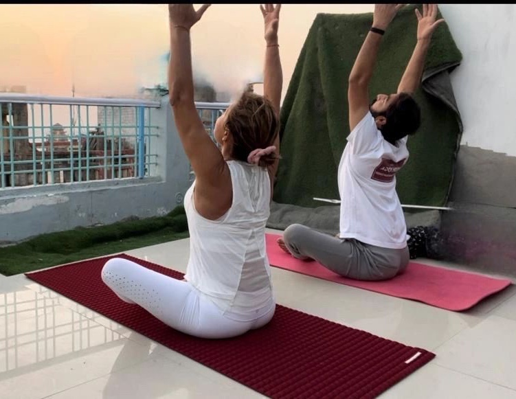 yoga onlineyoga yogaclass asana pranayam meditation varanasi banaras kashi ganga ghat sunriseyoga view hathayoga yogateacher ayushyoga yogasession groupyoga privateyoga yogamat yogapose yogainvaranasi yogawithayush yogaontheghat 