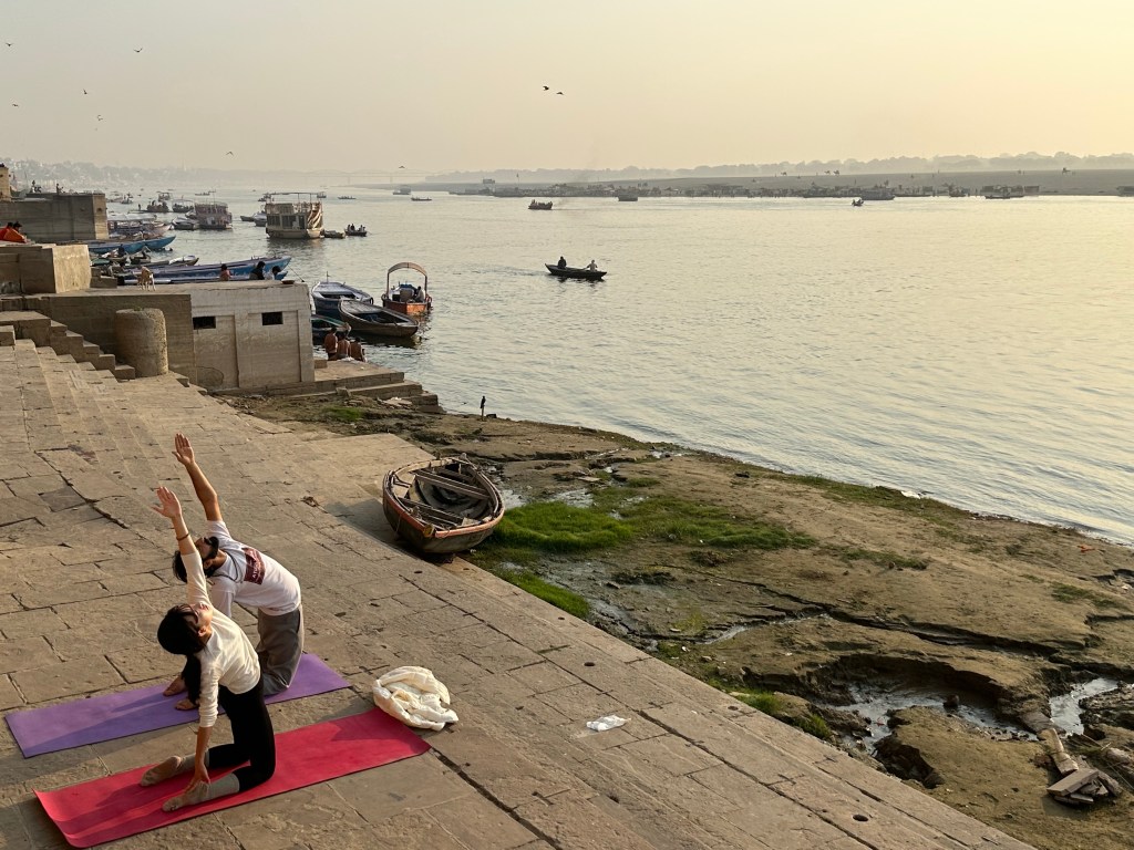 yoga onlineyoga yogaclass asana pranayam meditation varanasi banaras kashi ganga ghat sunriseyoga view hathayoga yogateacher ayushyoga yogasession groupyoga privateyoga yogamat yogapose yogainvaranasi yogawithayush yogaontheghat 